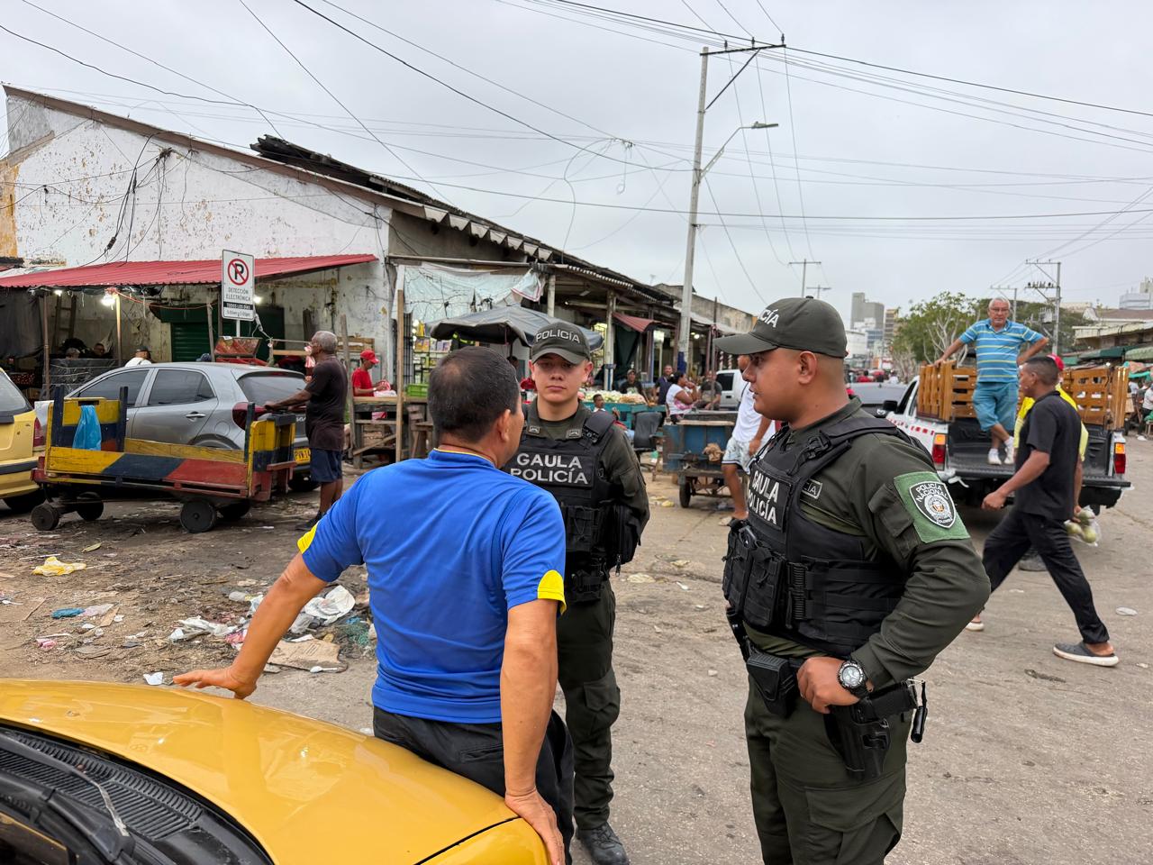 Policía fortalece la lucha contra la extorsión en Barranquillita con jornada de prevención y acompañamiento al comercio